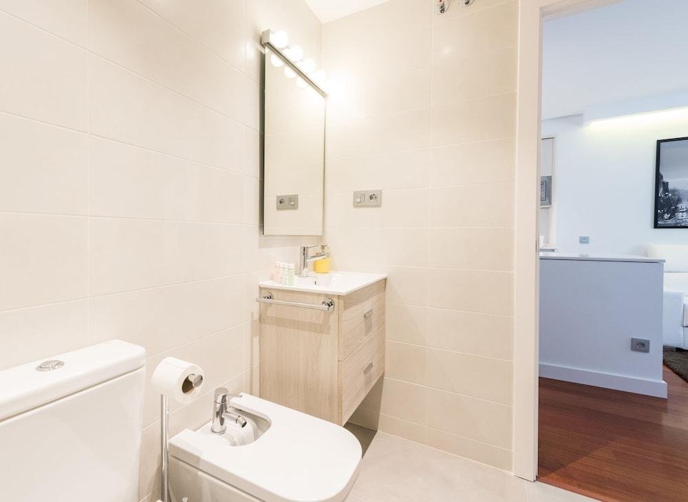 Фото Santa Ana Plaza - MADFlats Collection