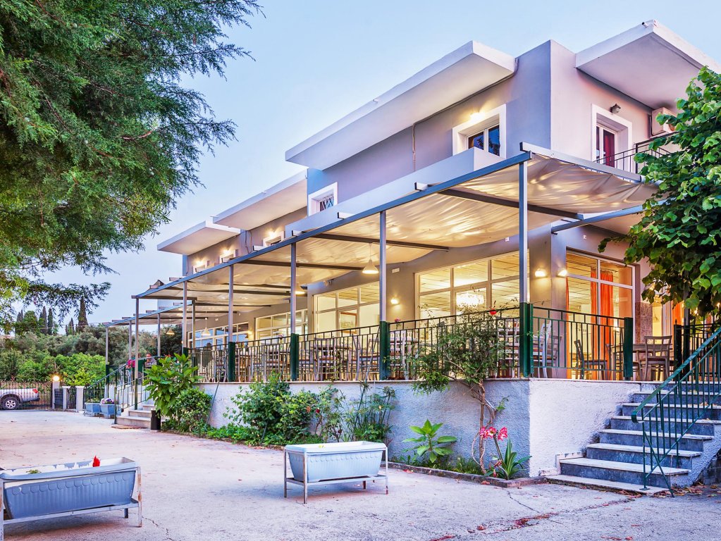 Фото отеля 1