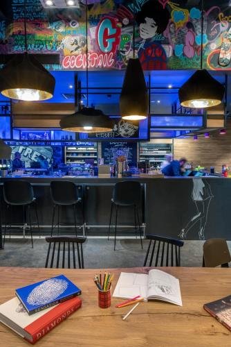 Фото Moxy Glasgow Merchant City