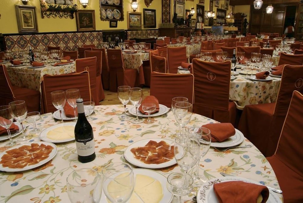 Фото Hotel Restaurante Reina Victoria