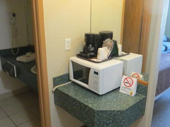 Фото Super 8 by Wyndham Portage La Prairie MB