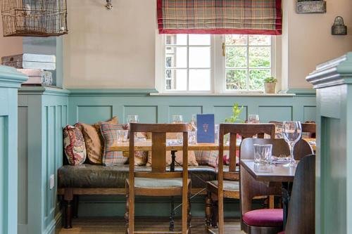 Фото The Curious Pig in the Parlour