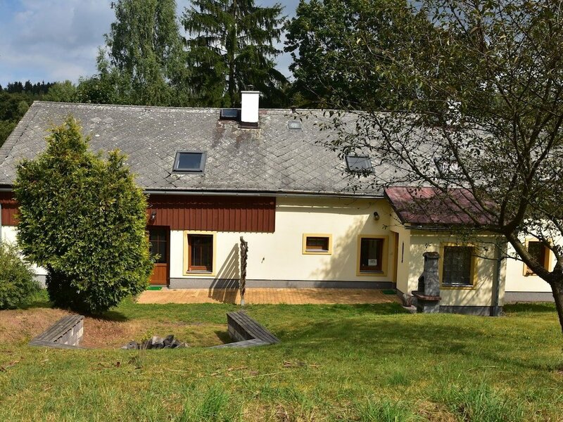 Гостиница Spacious Holiday Home in Lampertice With Swimming Pool