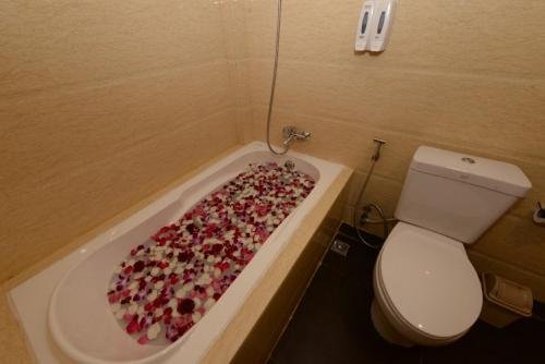 Фото Min Nandar Garden Hotel