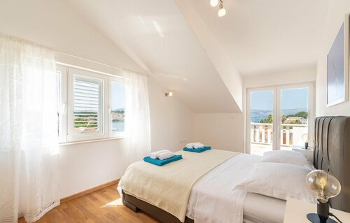 Жильё посуточно Stunning Home in Lumbarda With Wifi and 3 Bedrooms в Лумбарде