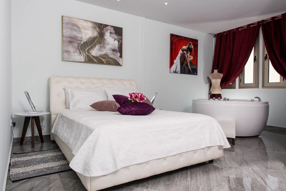 Фото Mesogios House Suites