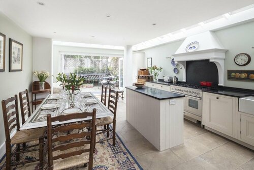 Гостиница Winchendon Road by Onefinestay в Лондоне