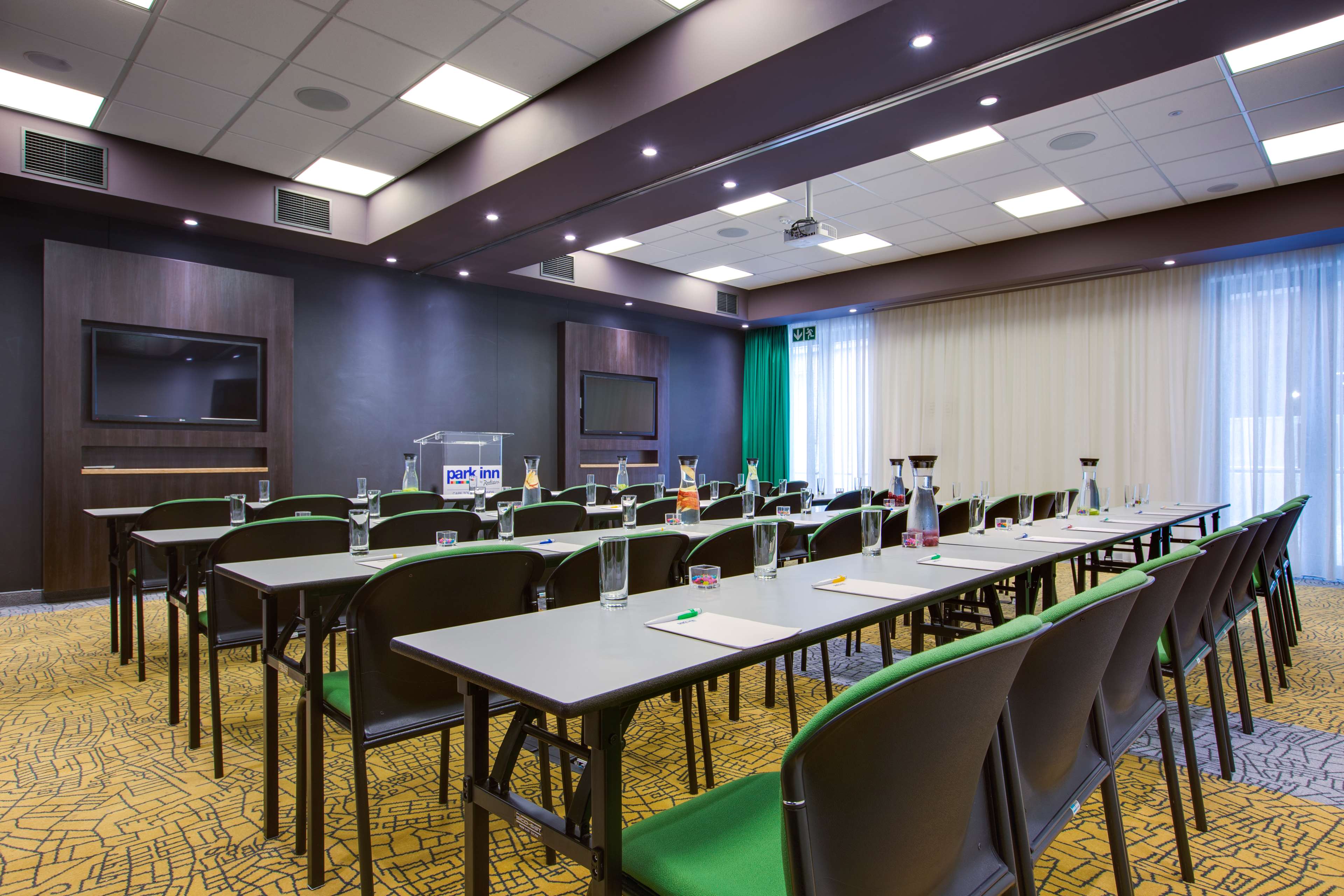 Фото Park Inn by Radisson Cape Town Newlands