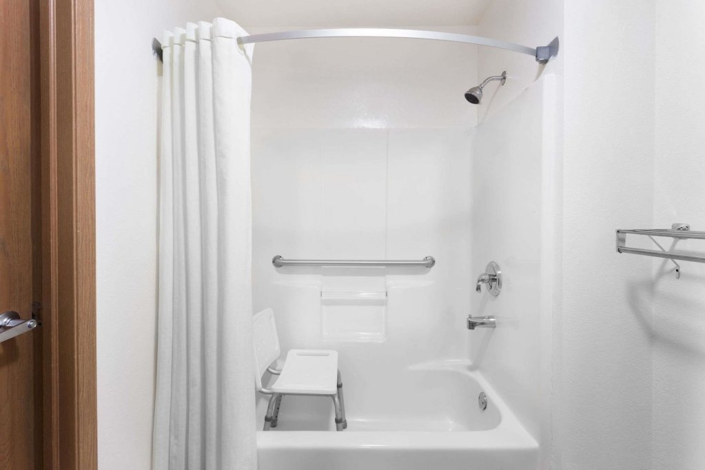 Фото Super 8 by Wyndham Yellowknife