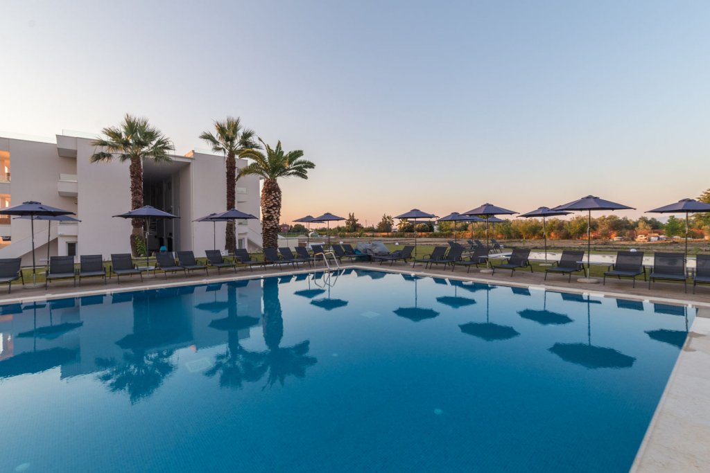 Фото Mythic Summer Hotel