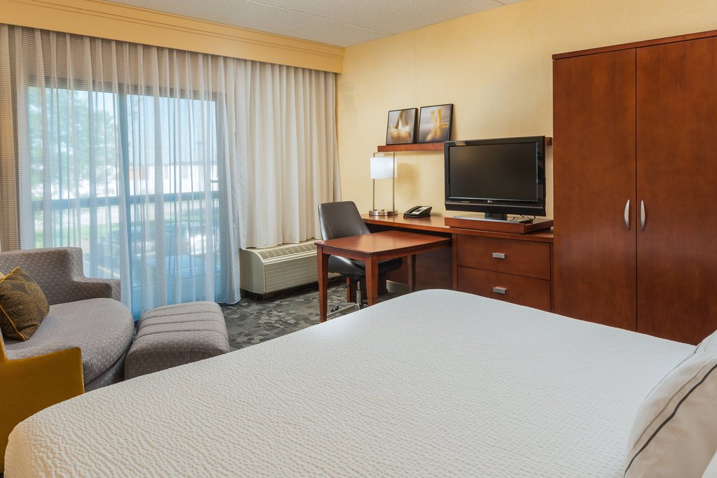 Фото Courtyard by Marriott Chicago Wood Dale