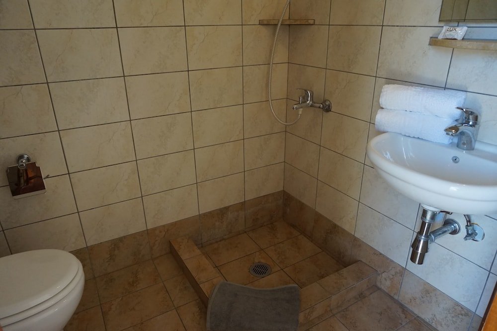 Фото Yialos Studios