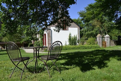 Гостиница La Grenouillère - Chambre d’hôte в Берне