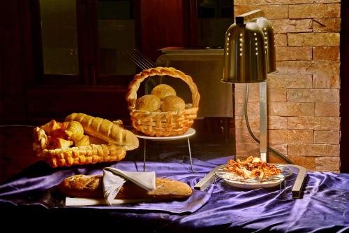 Фото Shwe Ingyinn Hotel