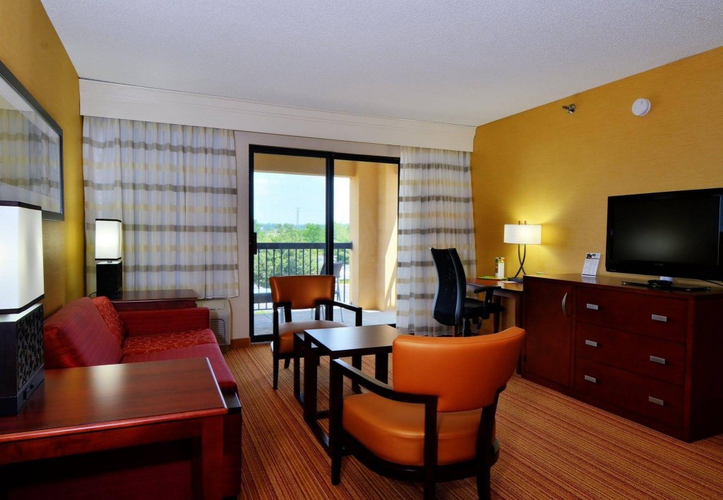 Фото Courtyard by Marriott Indianapolis South