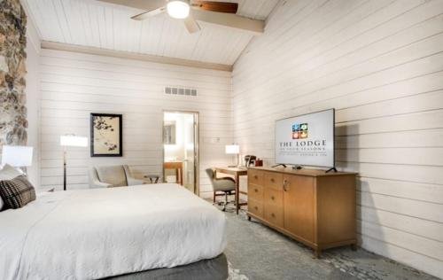 Фото Lodge Of Four Seasons Golf Resort, Marina & SPA