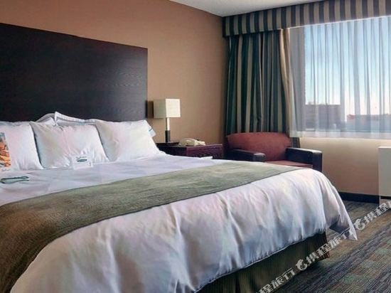 Фото Canad Inns Destination Centre Club Regent Casino Hotel