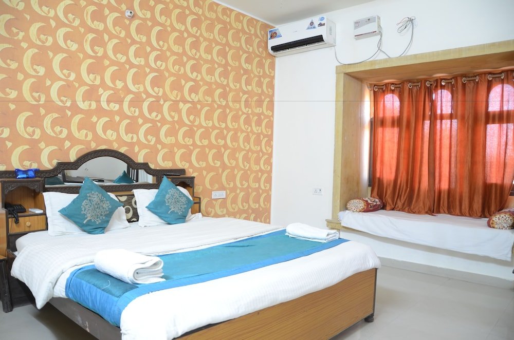 Фото Hotel Marina Mahal