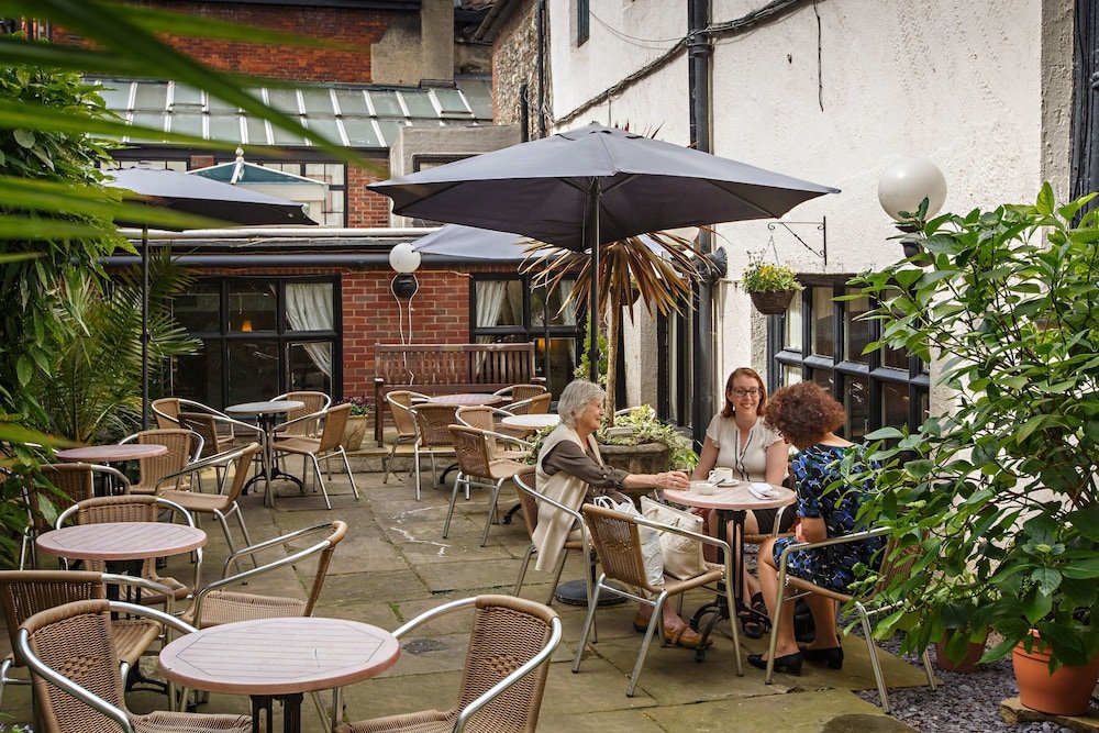 Фото The Maids Head Hotel