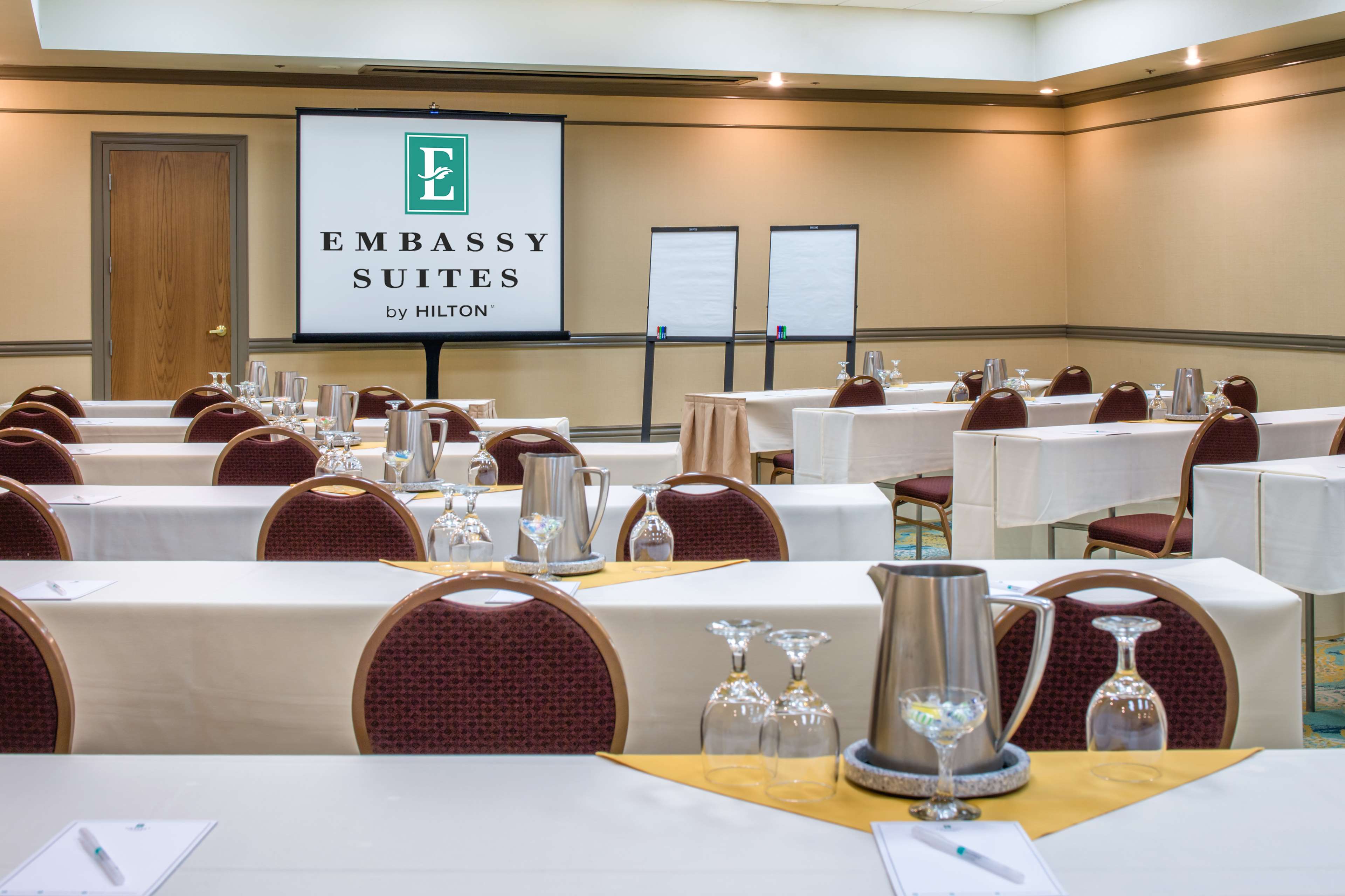 Фото Embassy Suites by Hilton Seattle Tacoma International Airport