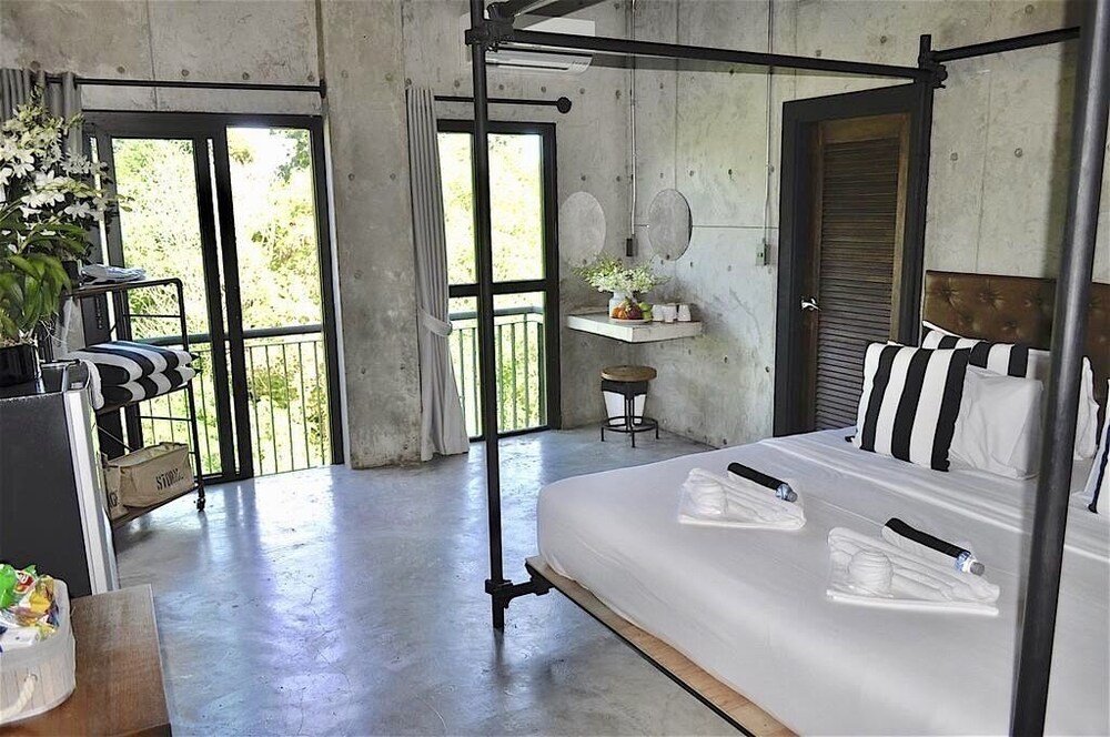 Фото La Petite France