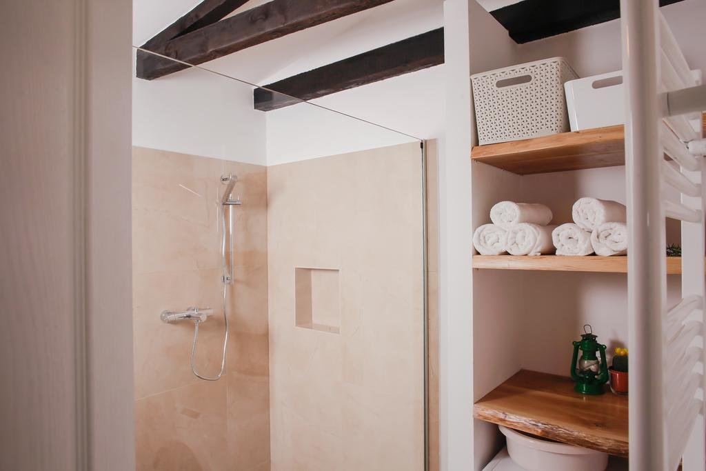 Фото A&e Apartment - Near Cathedral of St James