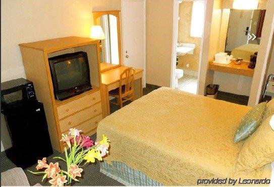 Фото Travelodge by Wyndham Oceanside