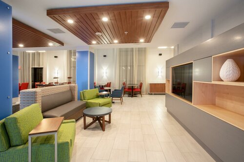 Гостиница Holiday Inn Express & Suites Phoenix - Glendale Sports Dist, an Ihg Hotel в Глендейле