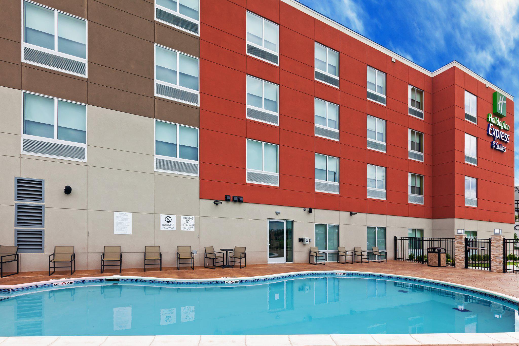Фото Holiday Inn Express & Suites Tulsa South - Woodland Hills, an Ihg Hotel