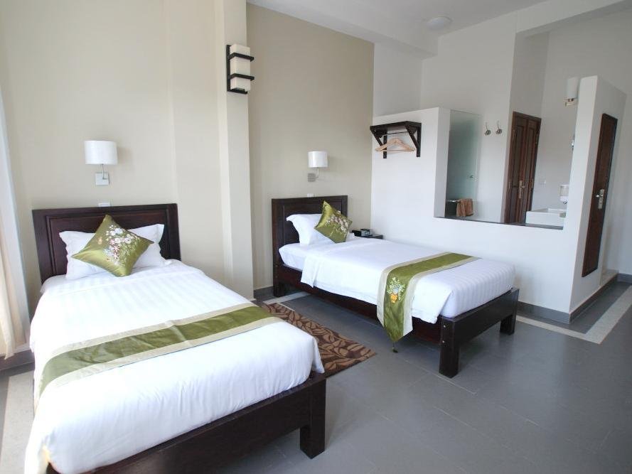 Фото The Columns Hotel