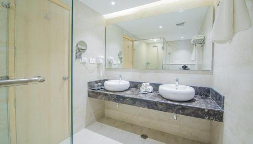 Фото The Imperial Poonam Hotel