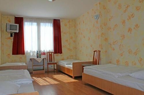 Гостиница Motelnet. T в Мошонмадьяроваре