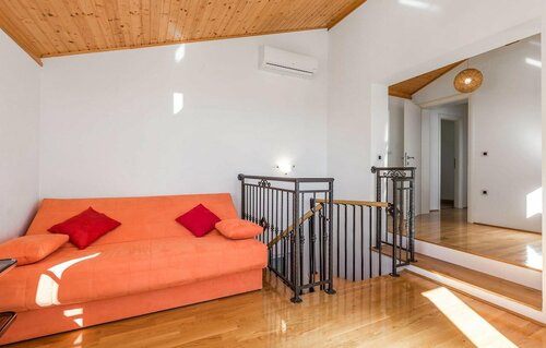 Гостиница Beautiful Home in Lovran With Sauna, Wifi and 4 Bedrooms