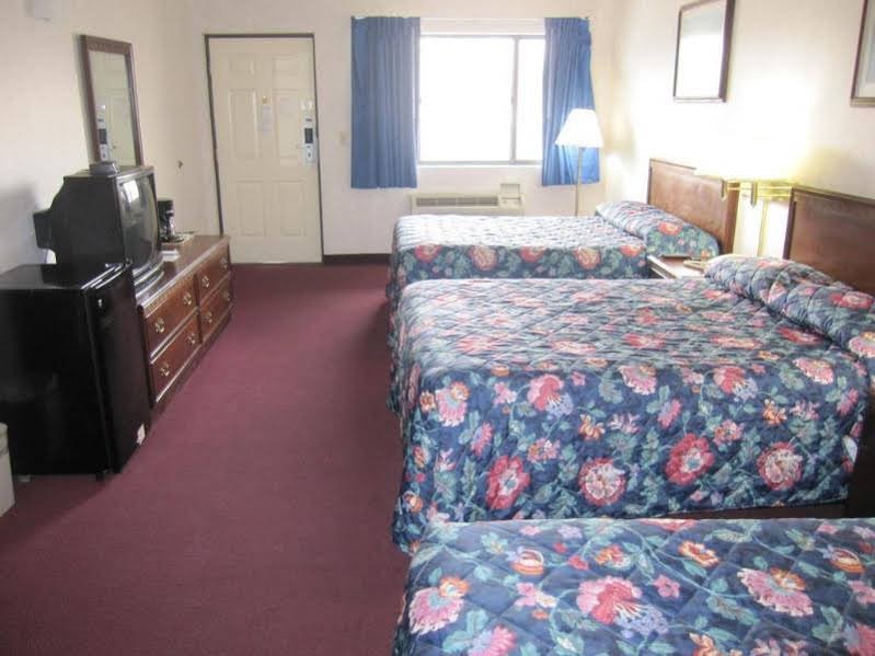 Фото Travelodge by Wyndham Niagara Falls