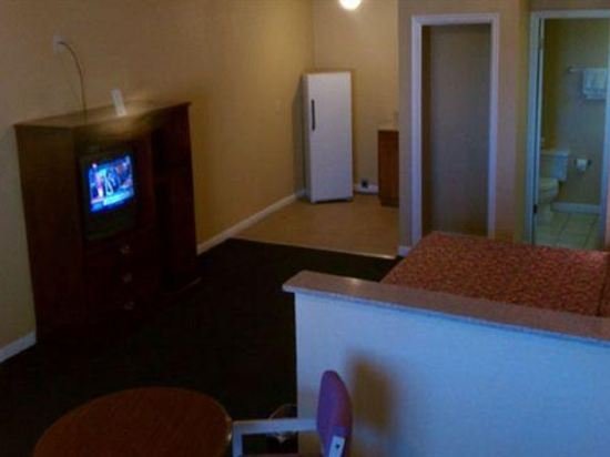 Фото Economy Inn & Suites