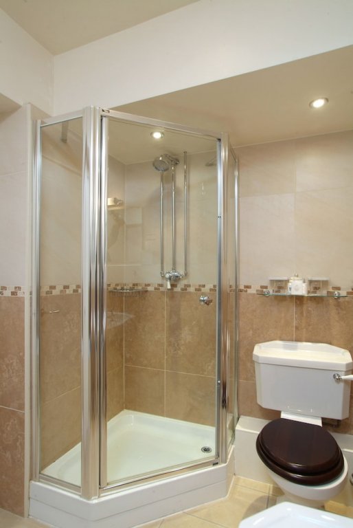 Фото  Dean Court