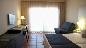 Hotel Best Jacaranda (Comunidad autónoma de Canarias, Provincia de Santa Cruz de Tenerife, Adeje, Playas de Fañabe, Avda. Bruselas, 4), hotel