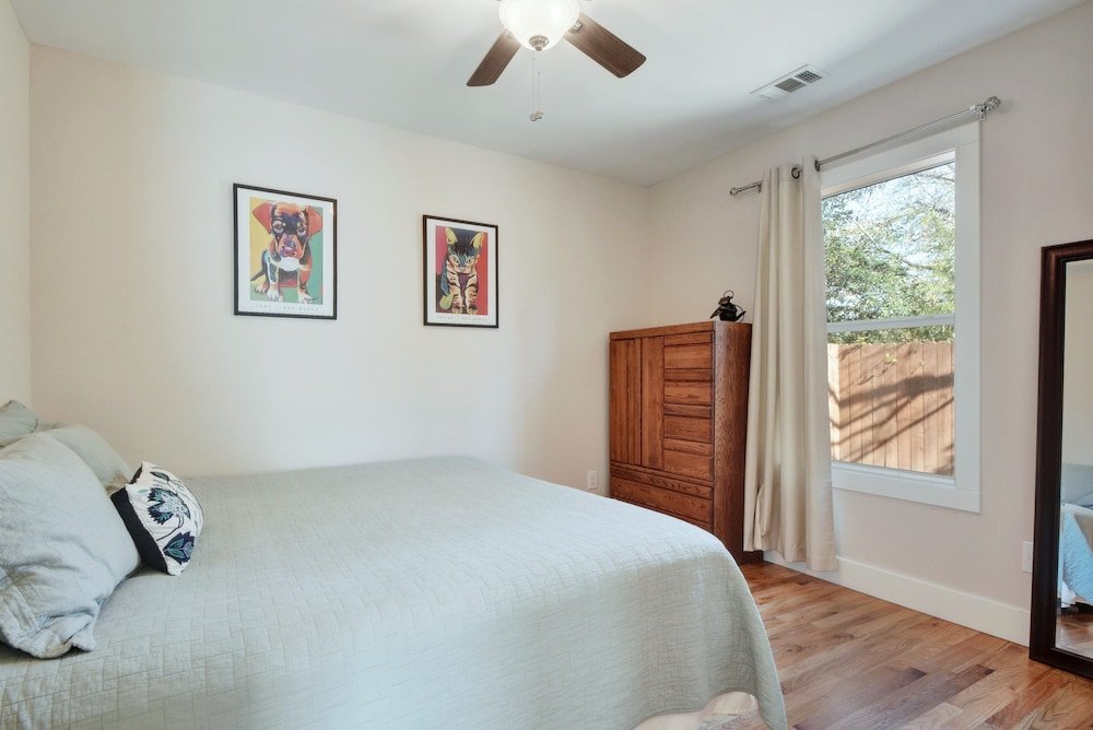 Фото 2br Renovated Austin Coach House by RedAwning