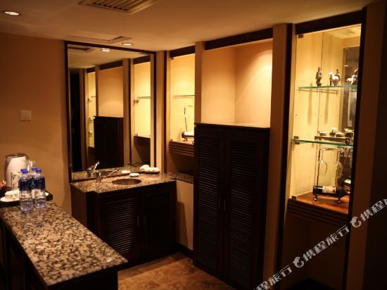 Фото Bell Tower Hotel Xian