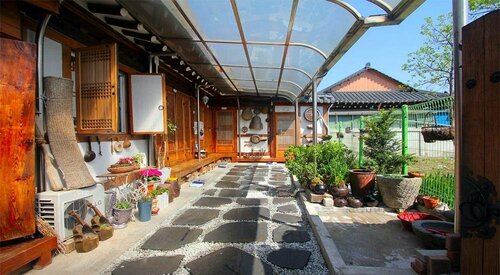 Гостиница Jeonju Gyodong Oigatjip Pension в Чонджу