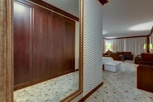 Фото Shiroka Laka Hotel