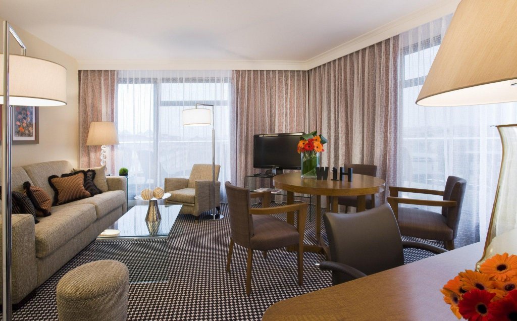 Фото Warwick Geneva