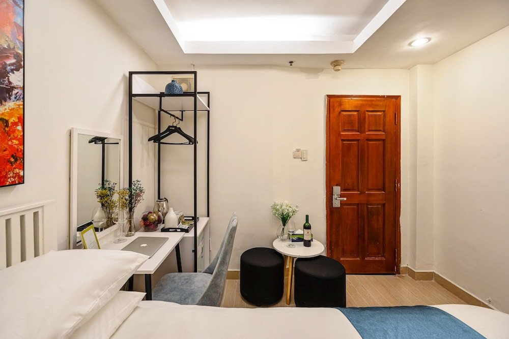 Фото Winsuites Saigon Hotel