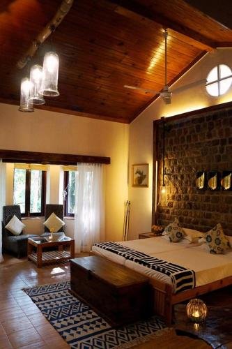 Фото The Den Corbett