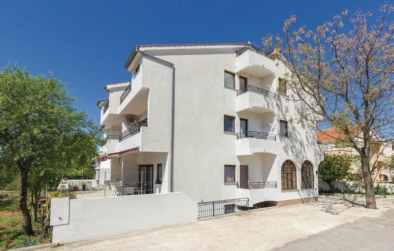Гостиница Cosy Apartment 5min to Beach Mirela Borik в Задаре