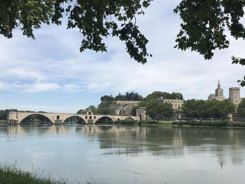 Гостиница Hôtel Face West Le Pontet