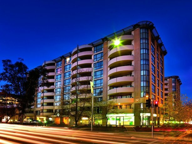 Гостиница Adina Serviced Apartments Canberra James Court в Канберре