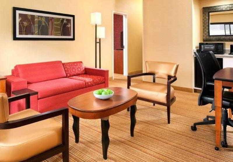 Фото Courtyard Fairfax Fair Oaks