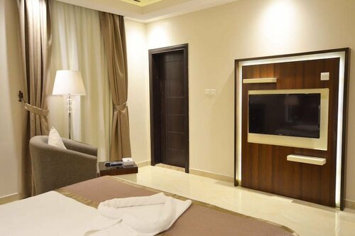 Гостиница Madeira Hotel and Suites в Эль-Хубаре