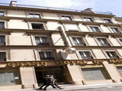 Гостиница Grand Hotel du Calvados в Нантере